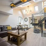 89A Church Street - Luxury One Bed Apartment With Roof Terrace